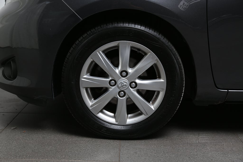 Toyota Yaris 1,33 Dual VVT-i Active 5-dörrar 1ägare Motorv Drag 2012