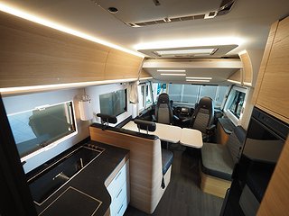 Husbil-integrerad Adria Sonic Plus 700 SL 17 av 19