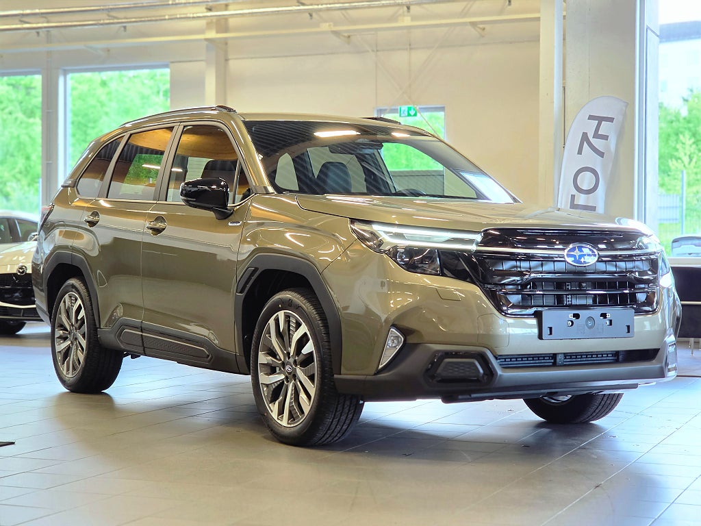 Subaru Forester 2,0 150hk e-Boxer Limited / Stolsminne / 360-kamera