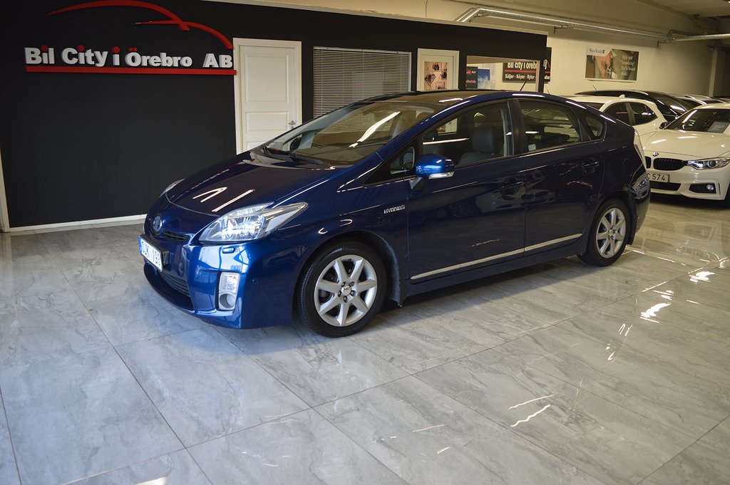 Toyota Prius Hybrid CVT (136hk) / Panoramatak / GPS / B-Kamera / Nyservad