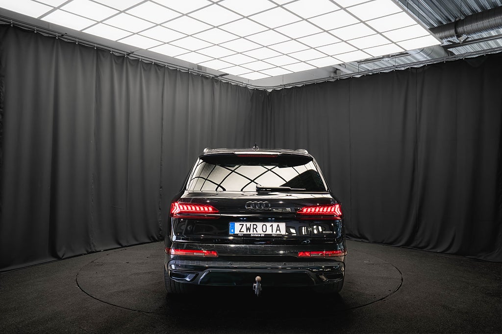 Audi Q7 60 TFSI e Q S-Line PANO 22' LUFT DRAG B&O MOMS N-VISION