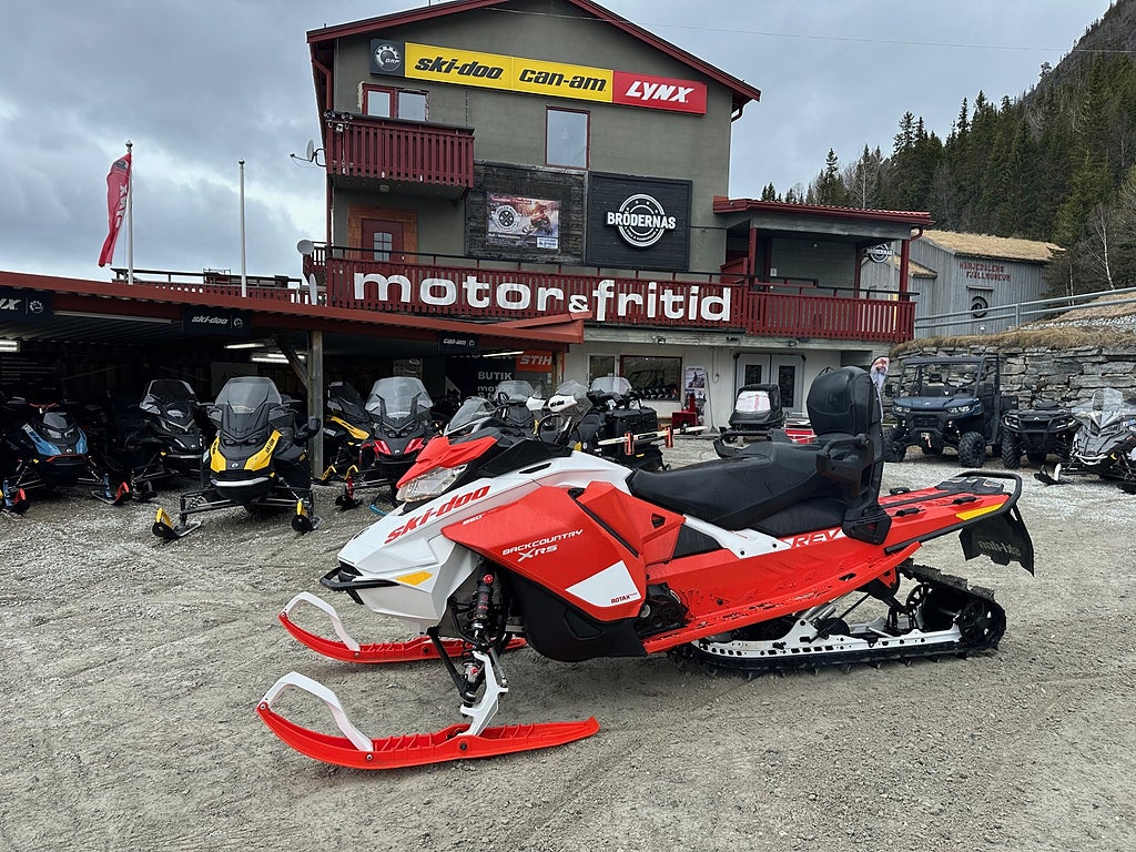Ski-Doo Backcountry 146" X-RS 850 E-Tec -20 *Dubbeldyna 