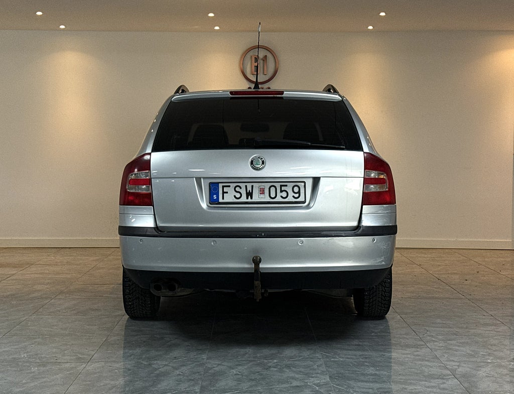 Skoda Octavia Kombi 2.0 FSI 150HK AUTOMAT DRAGKROK NYSERVAD NYBES