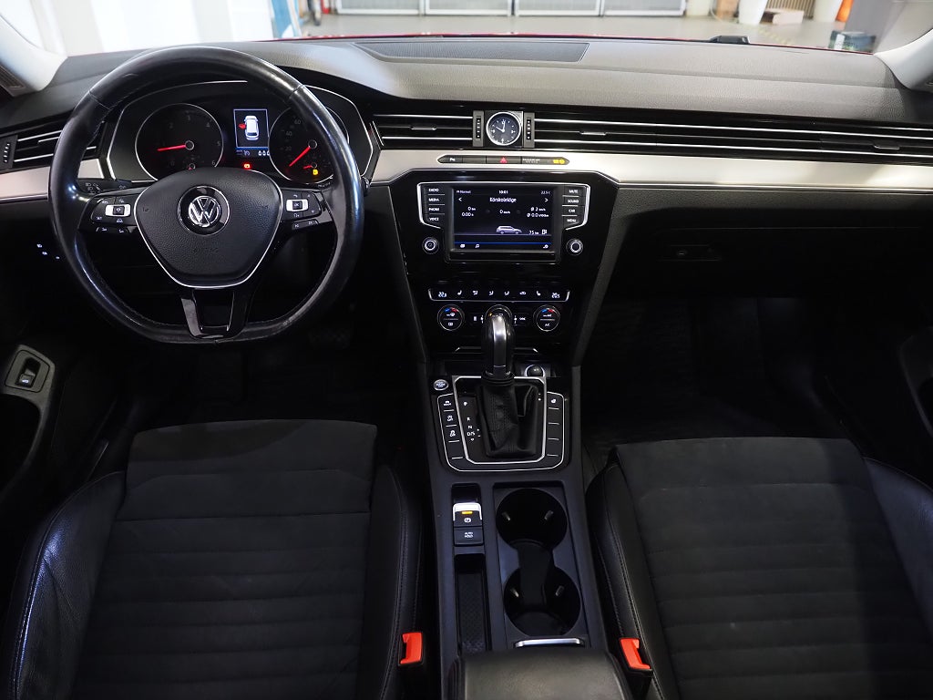 Volkswagen Passat Sportscombi 2.0 TDI R-Line | Värmare | Drag | 2017