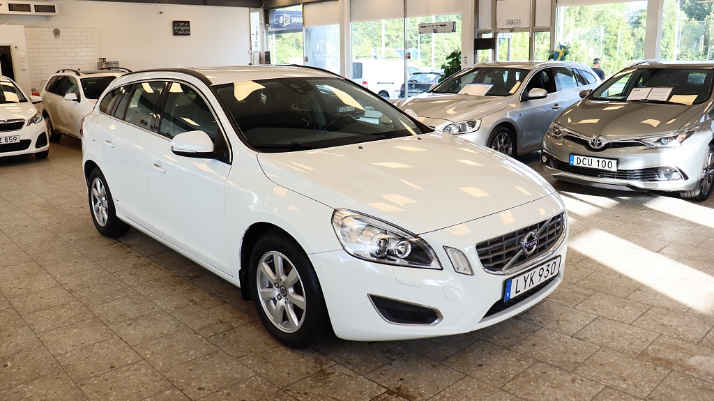 Volvo V60 DRIVe Momentum Nyservad Ny kamrem