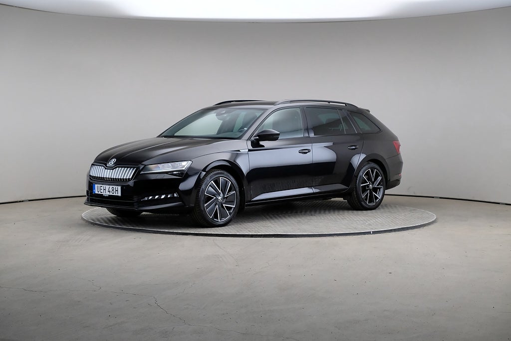 Skoda Superb iV Kombi 1.4 TSI iV 218hk Sportline Värmare Cockpit Canton Ma...