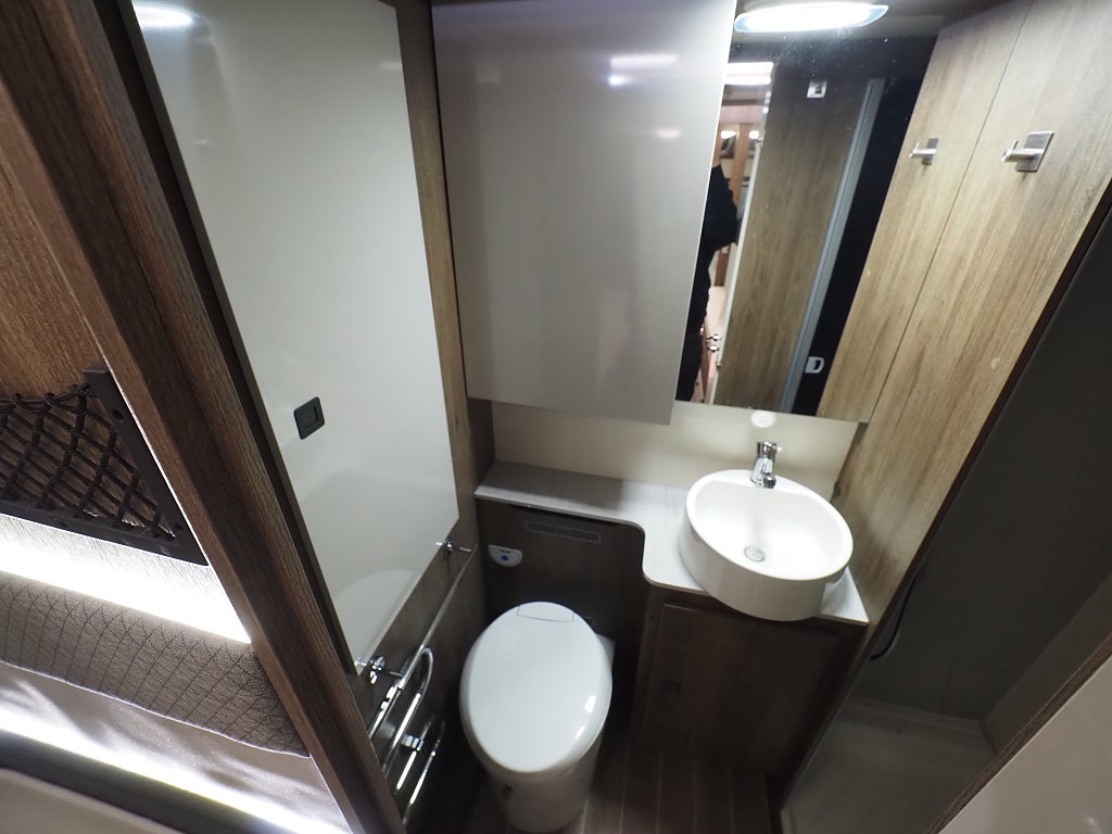 Ci Magis 82 XT Aut I ALDE I 3500kg I Låga långbäddar I Taksäng 2025