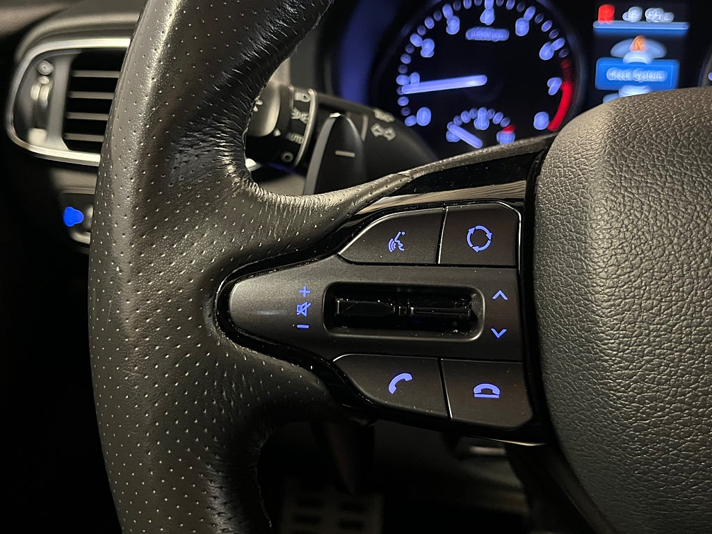 Hyundai i30 Fastback 1.4 T-GDi Aut N-Line Farthållare Rattvärme bild 18
