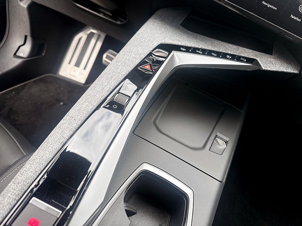 Bild på Peugeot 5008 GT Hybrid 145hk Aut 7-SITS B-KAMERA CARPLAY