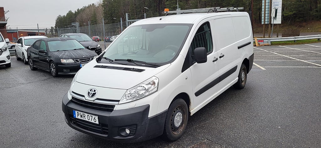 Toyota ProAce Skåpbil 2.0 D-4D 128hk 14100 mil Nybytt Kamrem