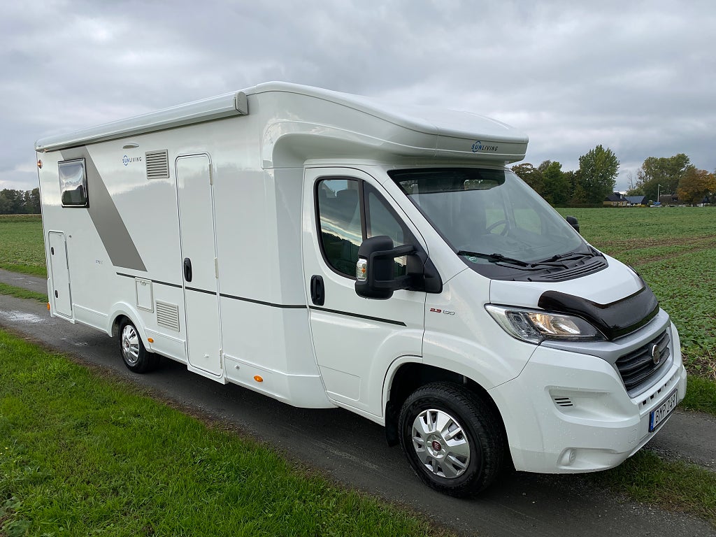 Sun Living S-Series S 75 SC Queensbed/ 5 bälten/ Ugn/ Garage