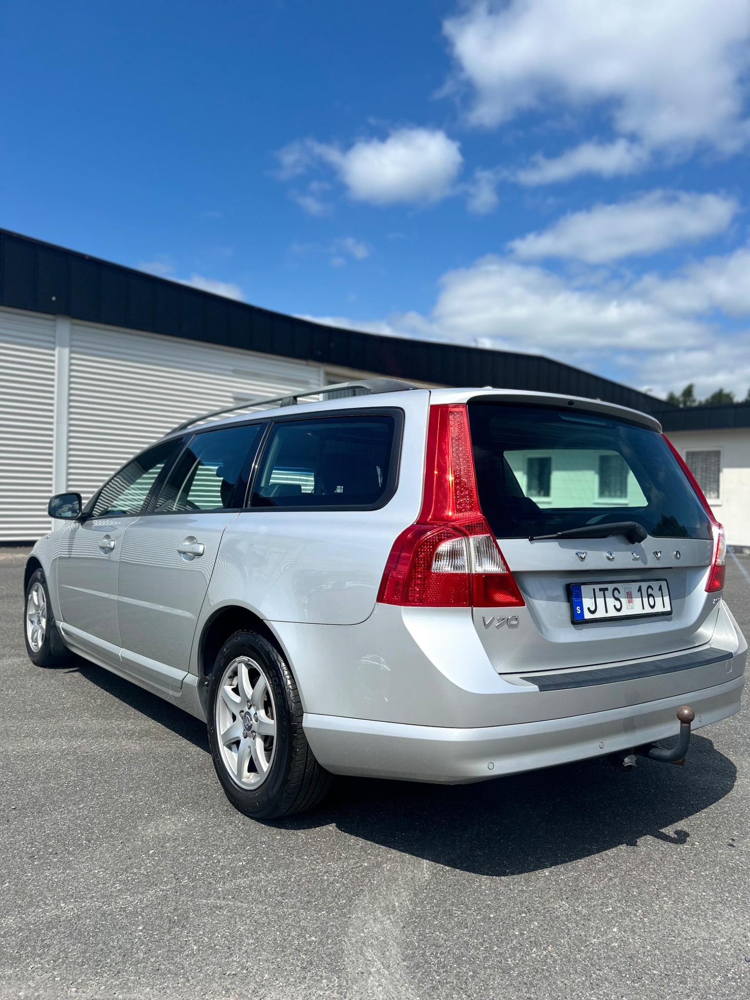 Volvo V70 2.0F Momentum Euro 4 2009, kuva 4/10