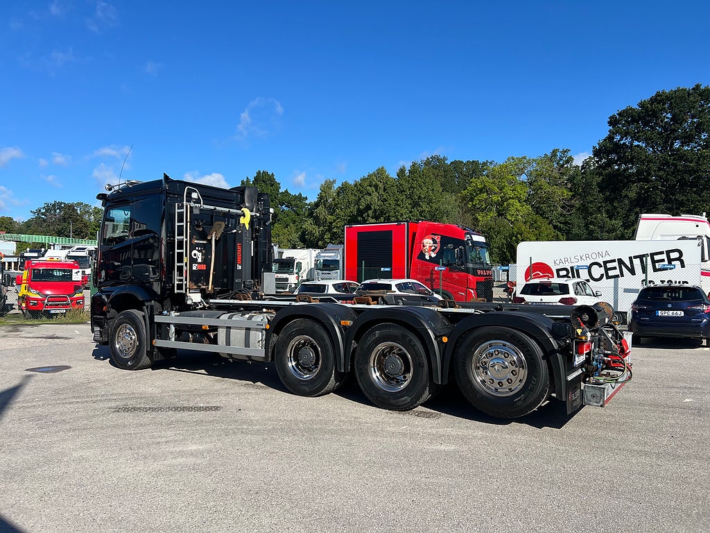 Mercedes-Benz Arocs 3251 Tridem Lastväxlare, Fullt Plogutrustad
