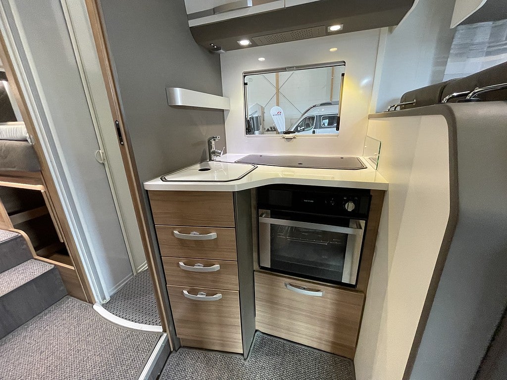 Adria Matrix Plus 670 SL / Automat 150hk / Solcell / Dragkrok / ALDE / - Adria