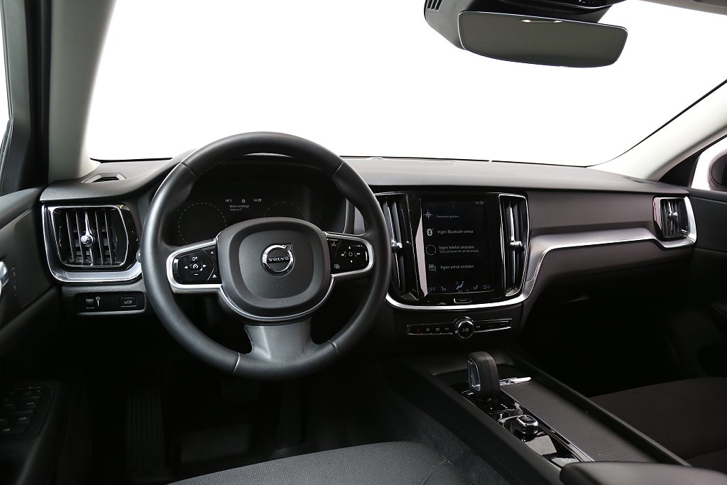 Volvo V60 Cross Country B4 Diesel 197hk Momentum AWD Aut Kamera VOC