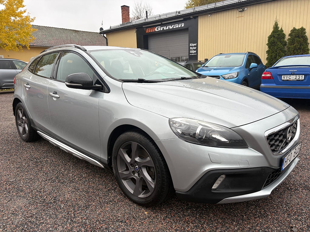 Volvo V40 Cross Country D3 Momentum Business Edition Drag