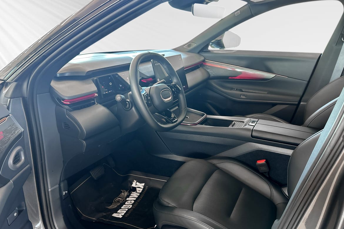 Lynk & Co 08 Core PHEV 2025, bild 6/10