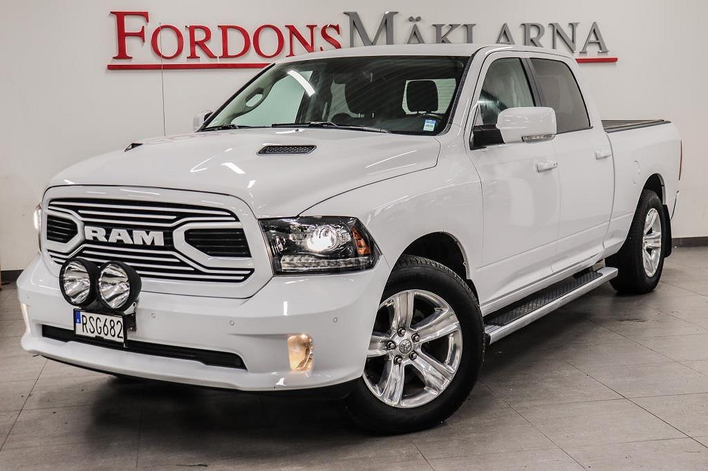 Dodge RAM 1500 SPORT 4WD V8 HEMI FLAKLOCK DRAG NAV