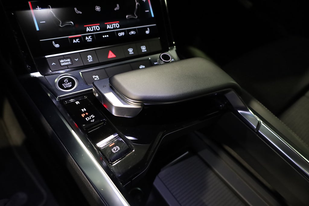 Audi q8-e-tron 50 Quattro S line Navi Kamera Leasbar V-Hjul 2024
