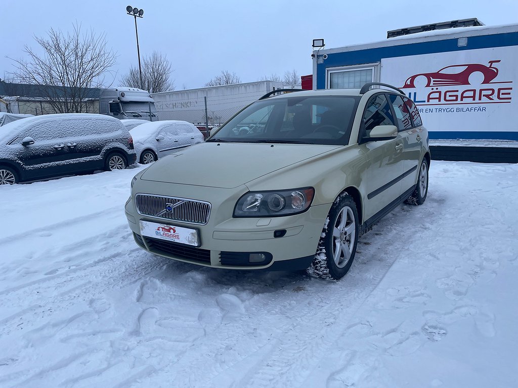 Volvo V50 2.4 Kinetic 170hk | NYBESIKTAD SoV-hjul M-värmare