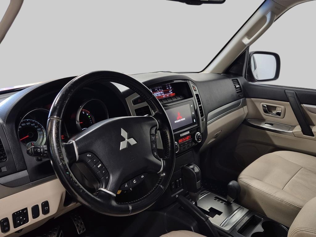 Mitsubishi Pajero 2016, bild 6/10