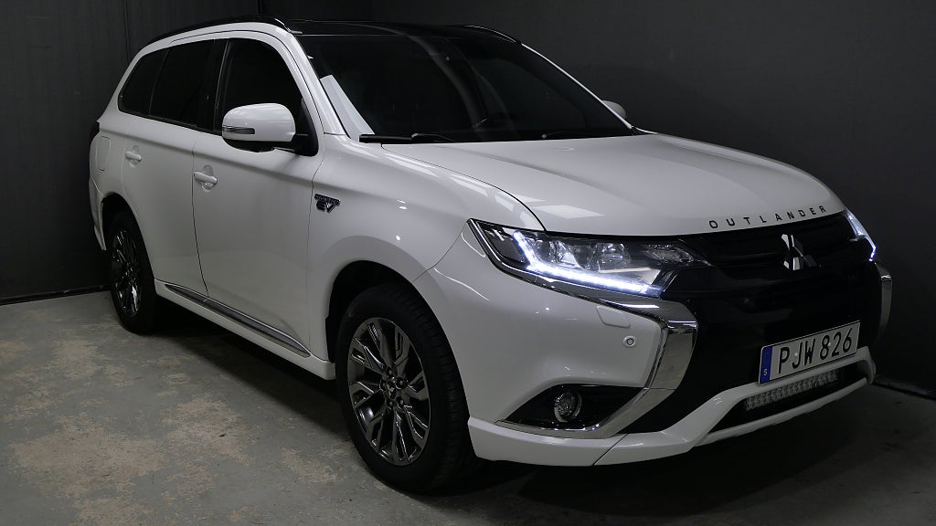 Mitsubishi Outlander PHEV CVT S-Edition Panorama Dragkrok Adaptiv Skinn