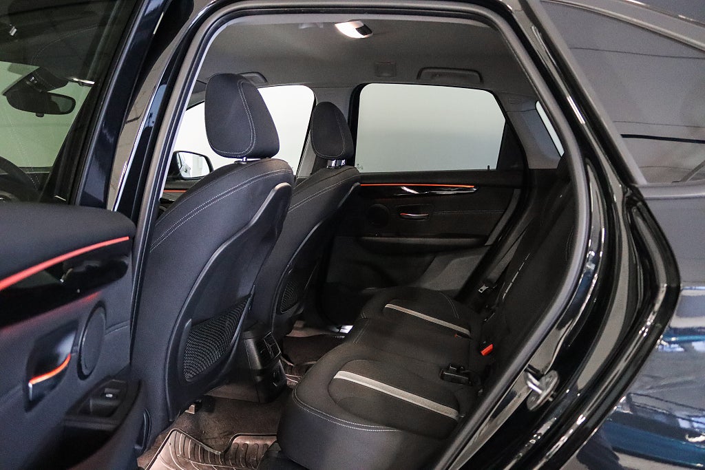 BMW 218 i Active Tourer Sport Line Navi HuD Drag B-kamera