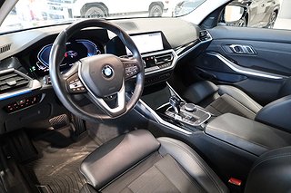 Sedan BMW 330e 11 av 25