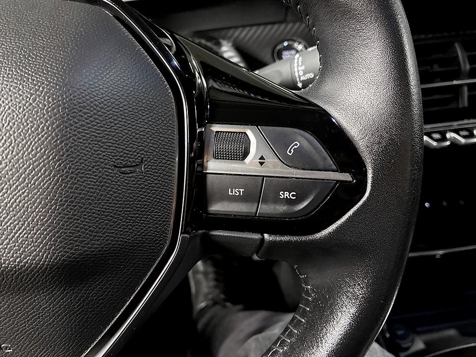 Bild på Peugeot 2008 Allure 1.2 PT 130hk CARPLAY BACKSENSORER