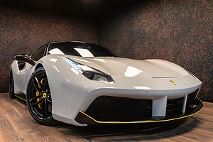 Ferrari 488 GTB har en 3,9-liters V8-motor på 670 hästkrafter.