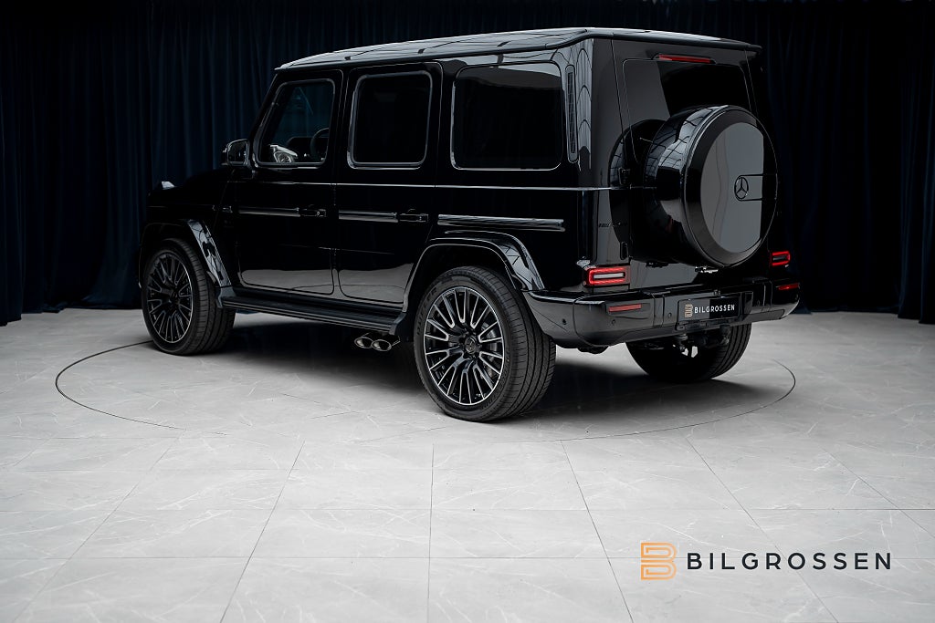 Mercedes-Benz G63 AMG Superior Line Kolfiber Active Ride TV MY27 MOMS