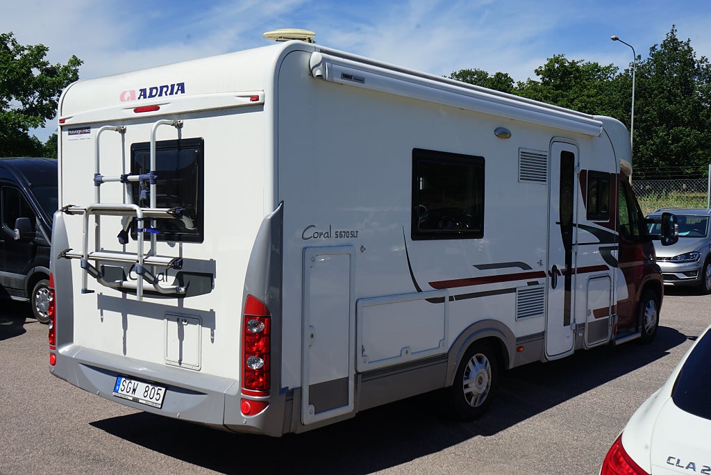 Adria Mobil Coral S 670 SLT Scandinavian Edition 131 hk 4.99% Ränta