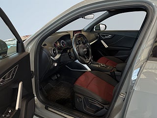 Audi Q2 40 TFSI quattro S S&V/Värmare/Navi/Kamera/Keyless/Drag – bild 7