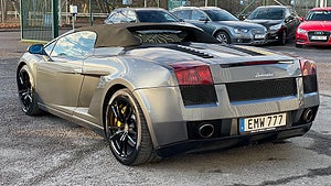 Lamborghinin har en femliters V10-motor. 