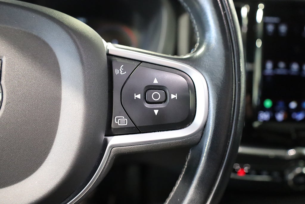 Volvo XC60 Recharge T6 340hk Inscription Exp AWD H/K Pano Drag