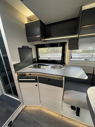 Husbil-halvintegrerad Chausson 777GA Titanium Premium 170HK Aut 7 av 20