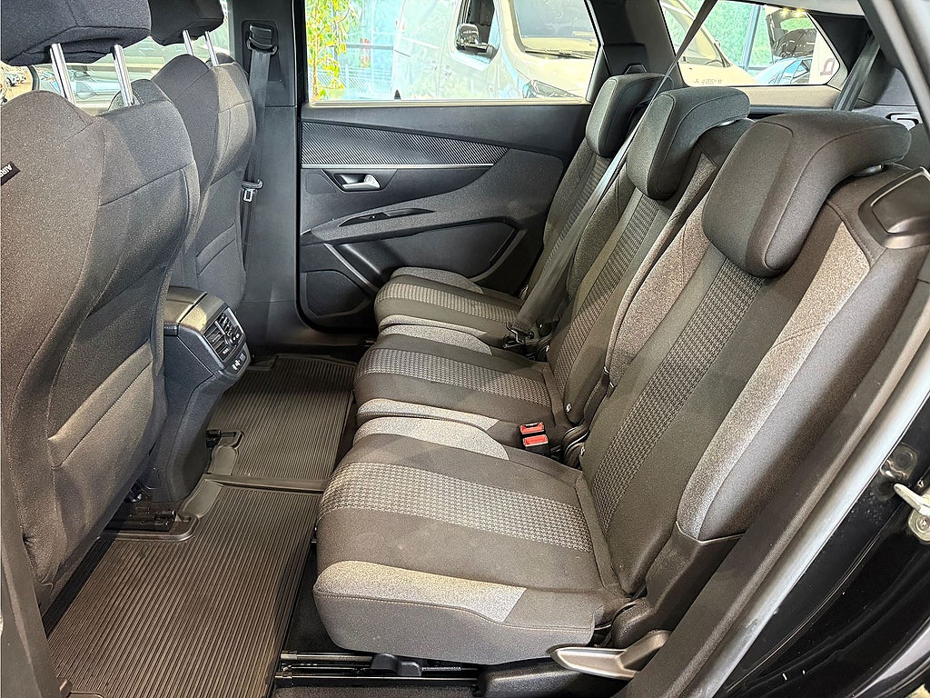 Bild på Peugeot 5008 Active Pack 1.2 PT 130hk - 7-SITS, B-KAMERA