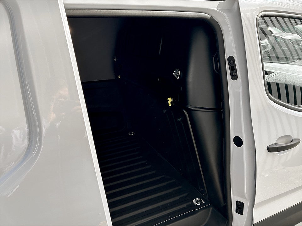 Bild på Opel Combo 130hk Aut L2 - EDITION! VÄRMARE & DRAGKROK INGÅR!