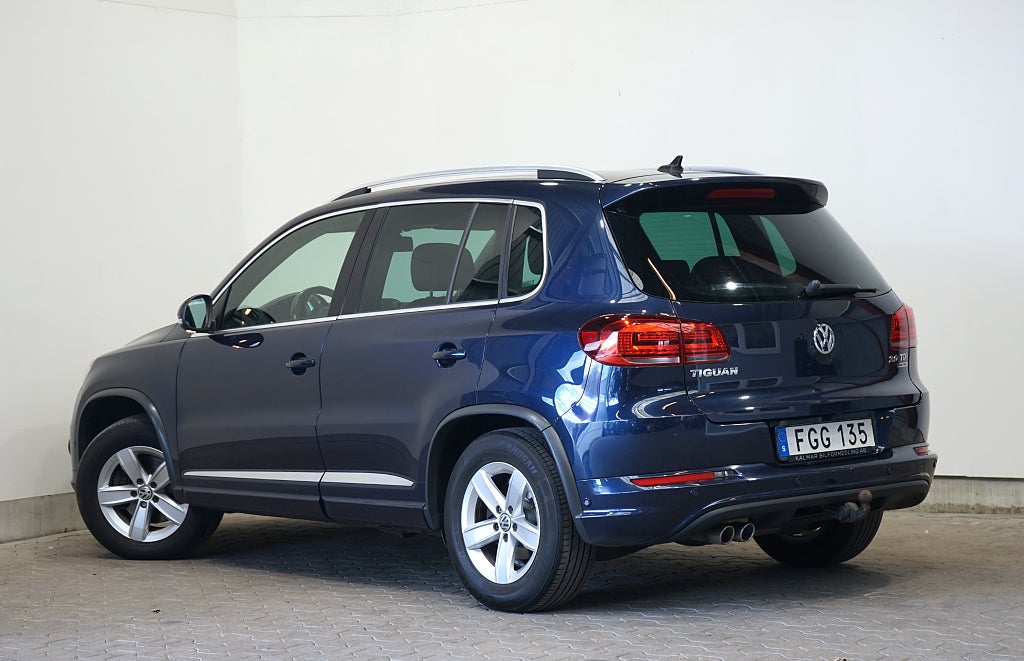 Volkswagen Tiguan 2.0 TDI 4M Automat R-line Värmare Panorama Drag 177hk