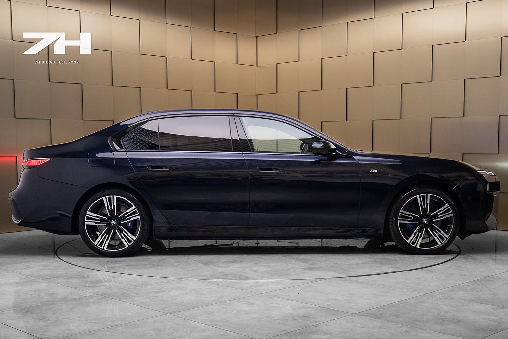 BMW i7 xDrive60 Individual M Sport / B&W / Massage / SkyLounge