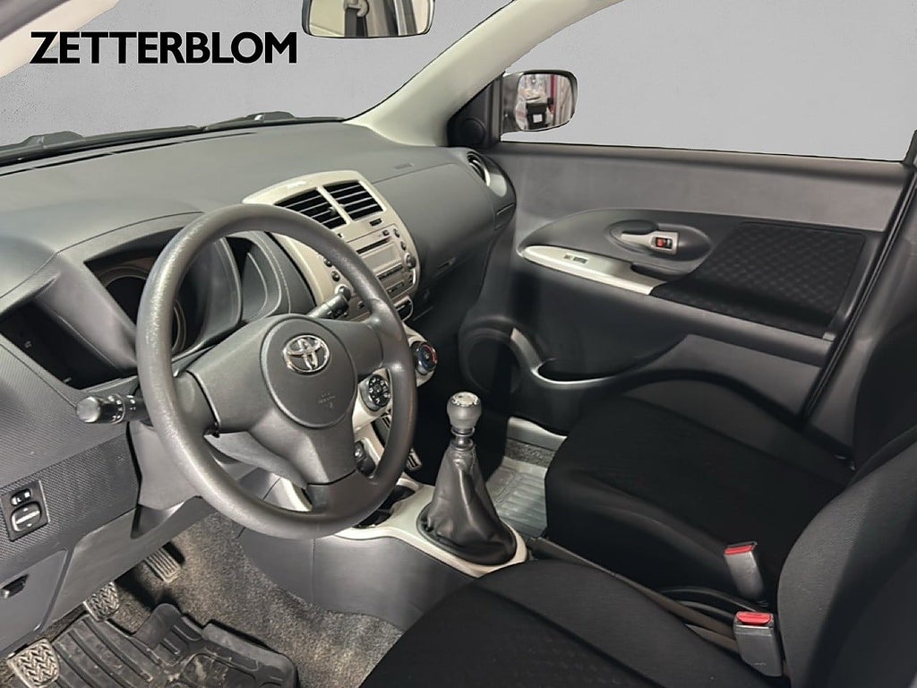 SUV Toyota Urban Cruiser 8 av 16