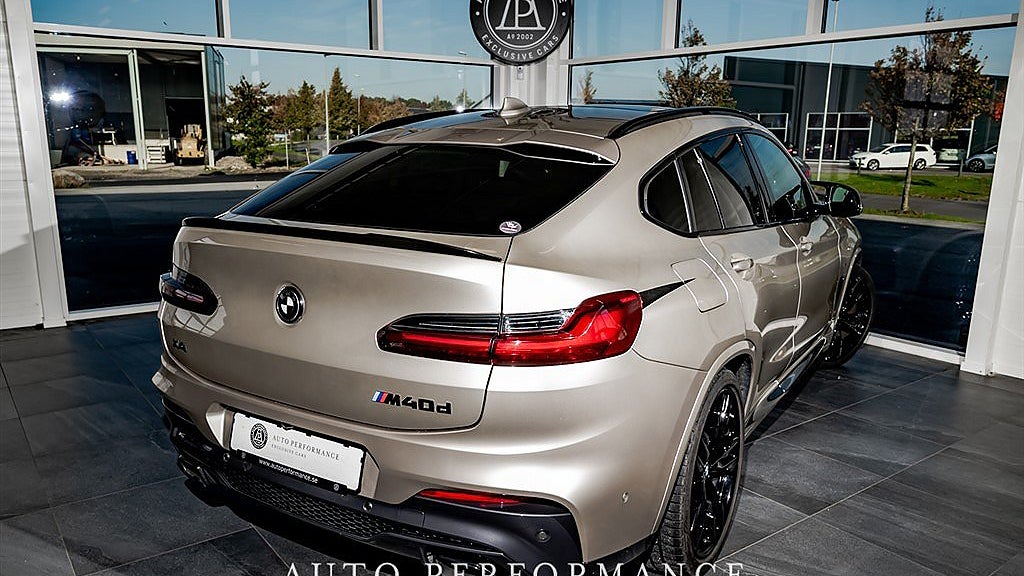 BMW X4 M40d har en rak sexa på 326 hästkrafter. 