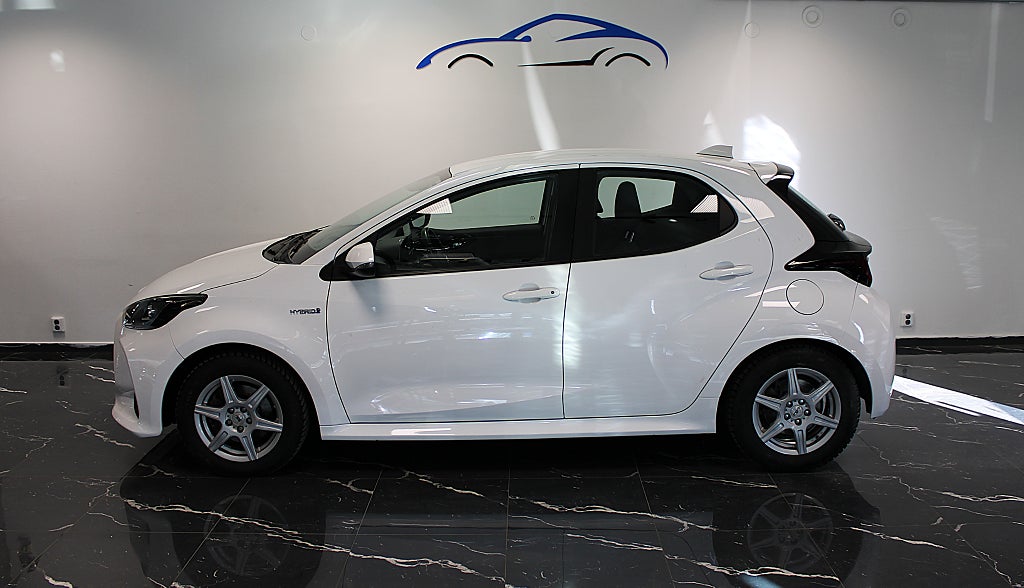 Toyota Yaris Hybrid CVT Active Backkamera Rattvärme Nyservad Moms