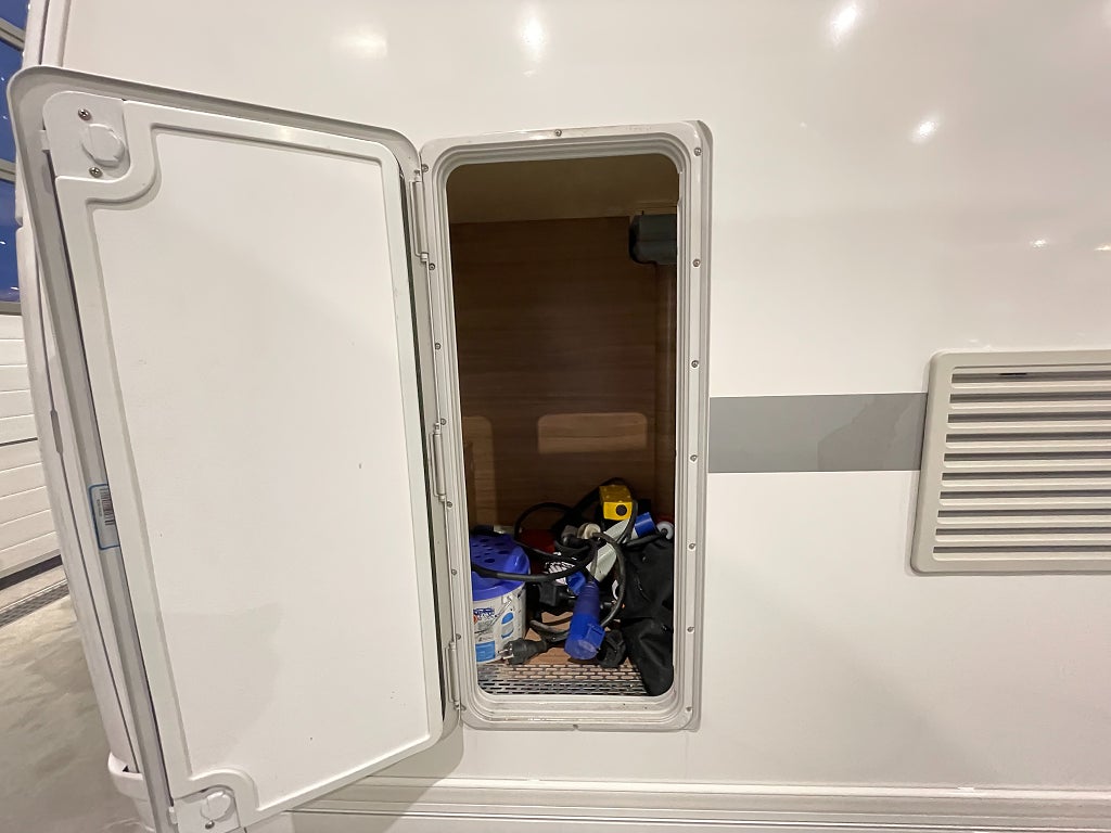 Adria Alpina 663 HT / AC / ALDE / Markis / Frontkök  - Adria