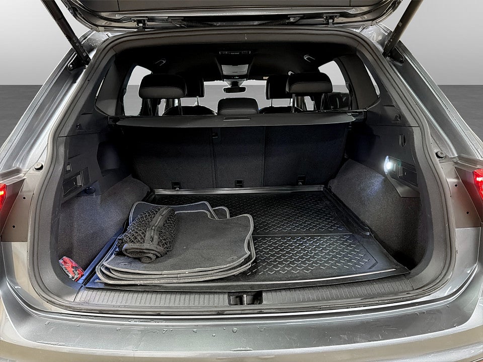 Bild på Volkswagen Tiguan R-Line Allspace 2.0 TDI 200hk Aut 4M R-LINE B-KAMERA