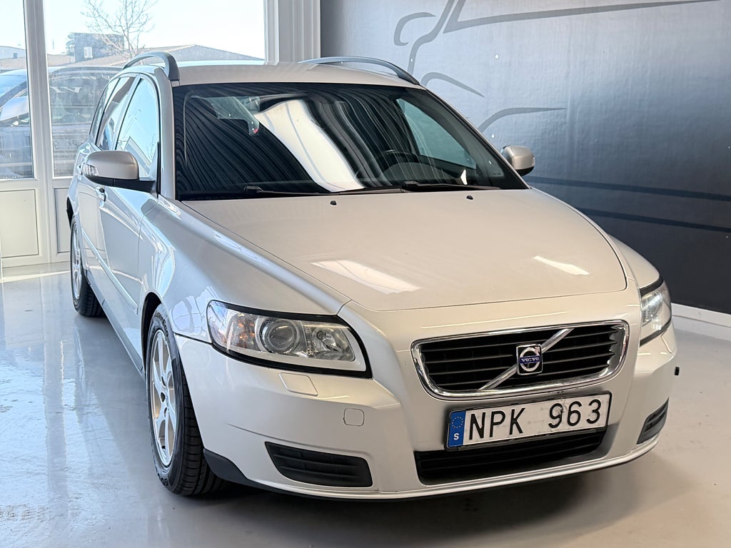Volvo V50 2.0 D 136hk Powershift Kinetic | AC | Drag | Nyservad