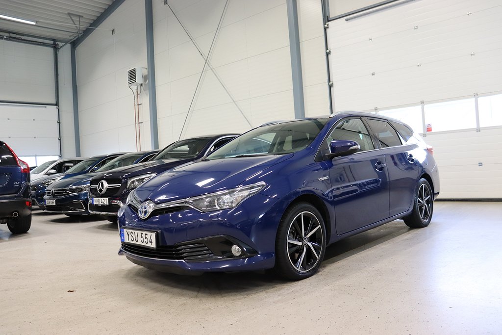 Toyota Auris Touring Hybrid Intense Edition B-Kamera 136hk