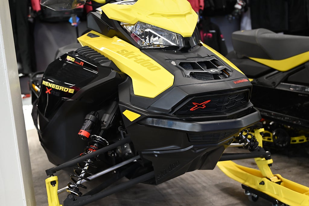 Ski-Doo Renegade 137" 900 Ace Turbo R