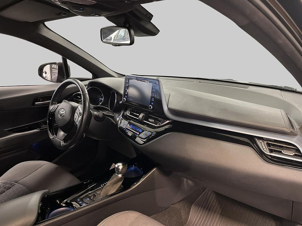 Toyota C-HR Hybrid Executive 1,8 e-CVT 122hk V-hjul