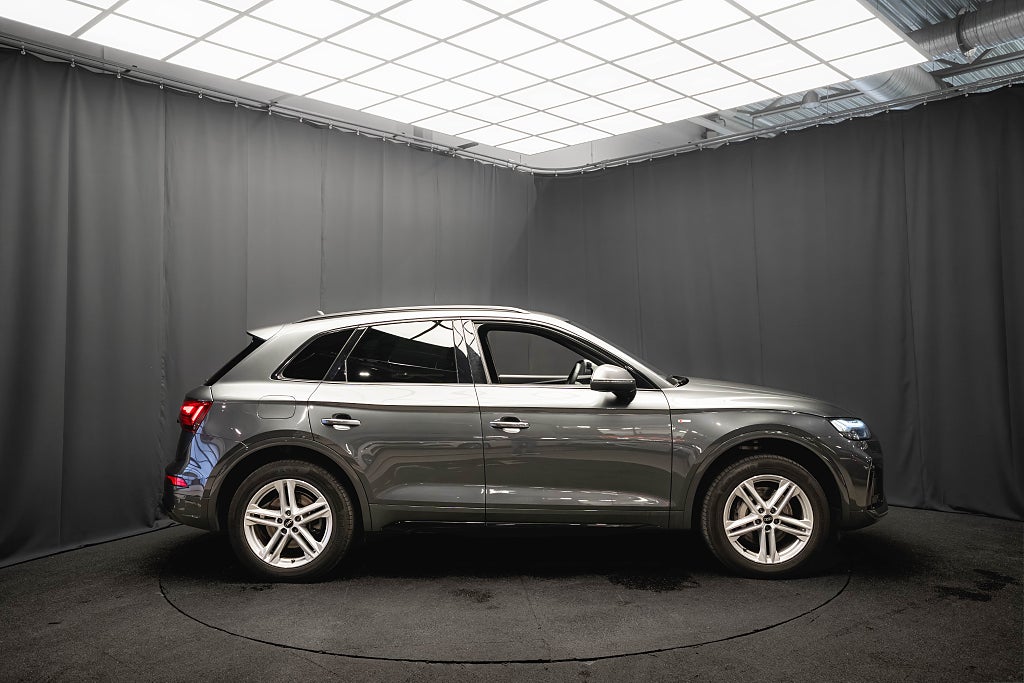 Audi Q5 55 TFSI e Q S Line DRAG KAMERA MATRIX-LED MOMS 1 ÄGARE